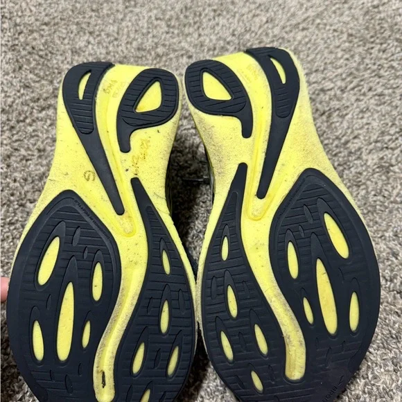 Brooks Hyperion Max Black Yellow Running - Picture 9 of 11